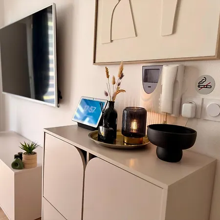 Salon Terrasse Bordeaux Tram Netflix Апартаменты