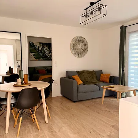 Salon Terrasse Bordeaux Tram Netflix Апартаменты